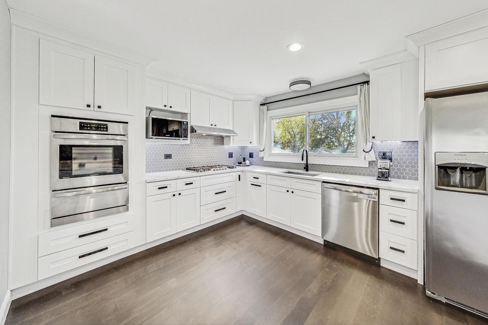 389 Dulles Road Des Plaines, IL 60016 - Photo 5 of 36 Gallery Image 5