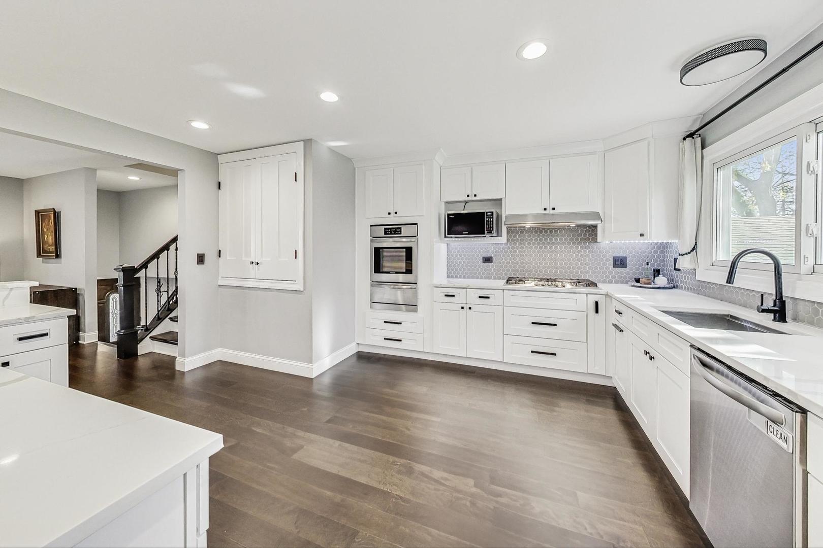 389 Dulles Road Des Plaines, IL 60016 - Photo 6 of 36 Gallery Image 6