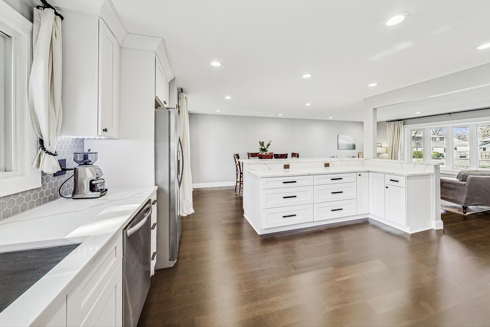 389 Dulles Road Des Plaines, IL 60016 - Photo 7 of 36 Gallery Image 7