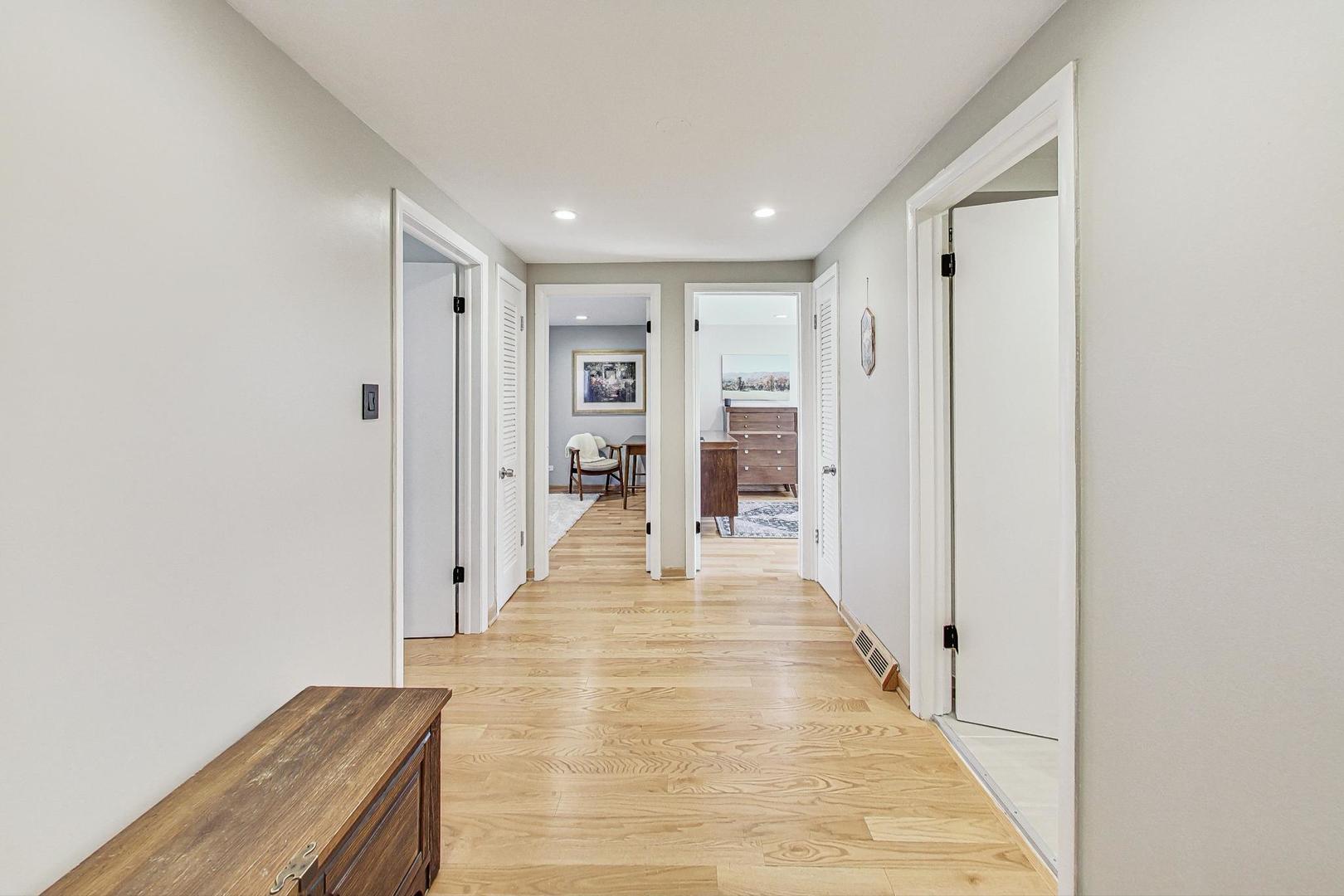 389 Dulles Road Des Plaines, IL 60016 - Photo 9 of 36 Gallery Image 9