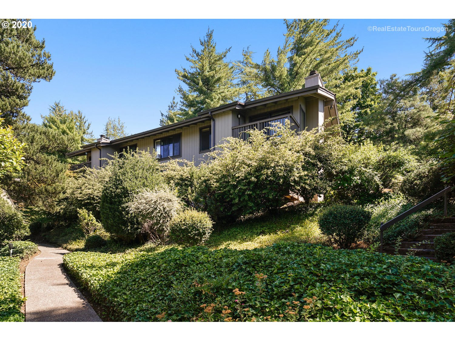 7746 Southwest Barnes Road, Unit C Portland, OR 97225 - Photo 1 of 31 Gallery Image 1