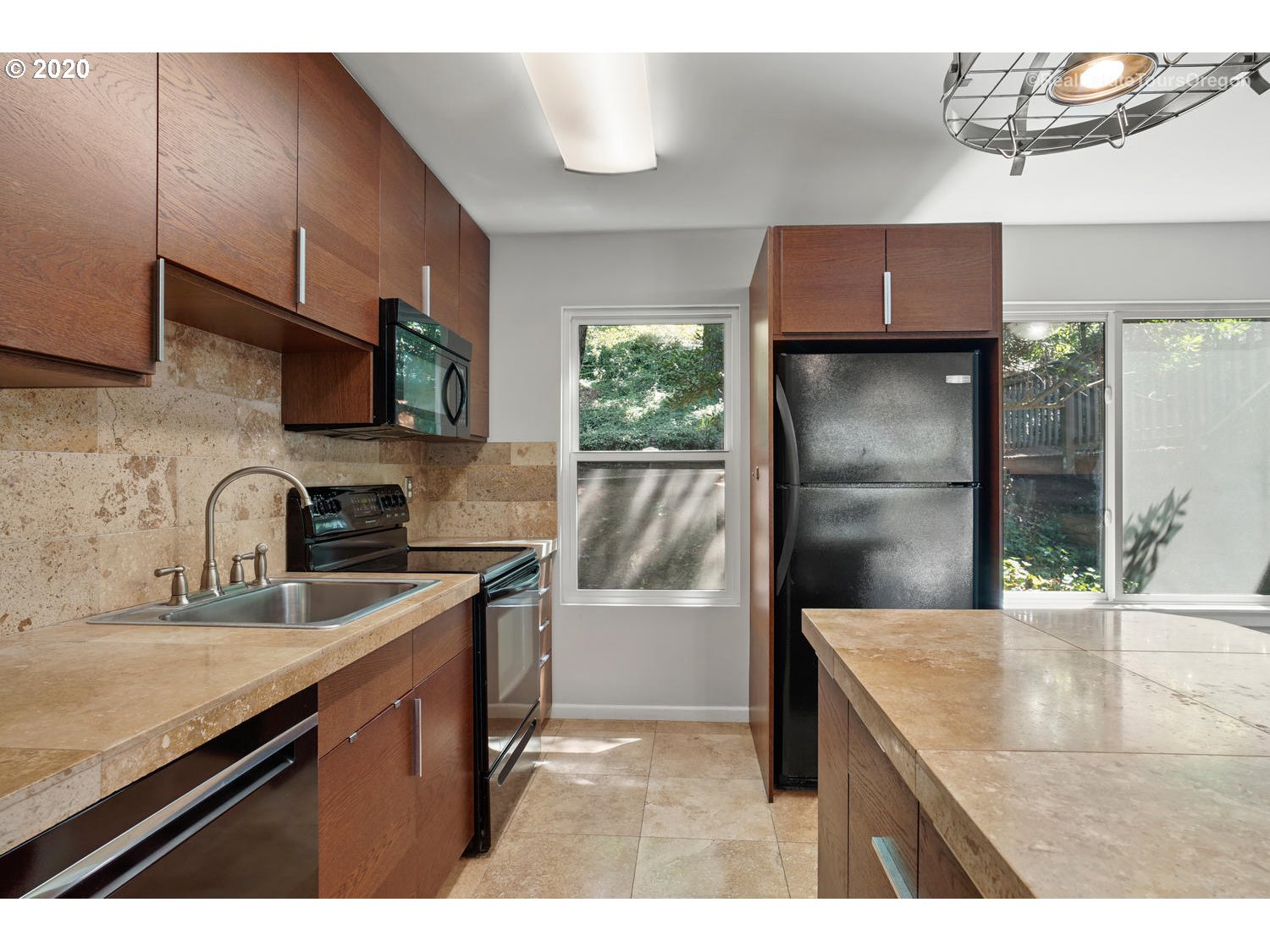 7746 Southwest Barnes Road, Unit C Portland, OR 97225 - Photo 11 of 31 Gallery Image 11