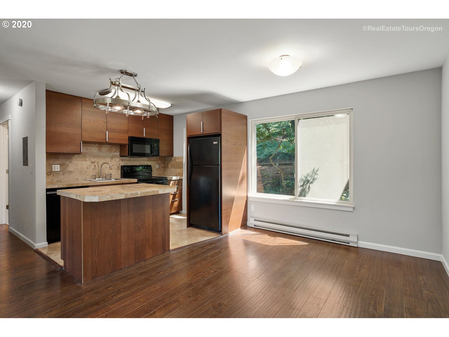 7746 Southwest Barnes Road, Unit C Portland, OR 97225 - Photo 8 of 31 Gallery Image 8