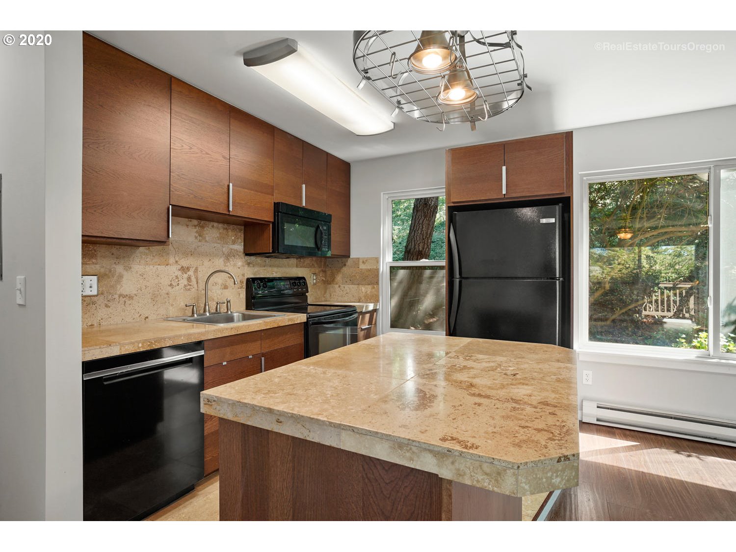 7746 Southwest Barnes Road, Unit C Portland, OR 97225 - Photo 10 of 31 Gallery Image 10