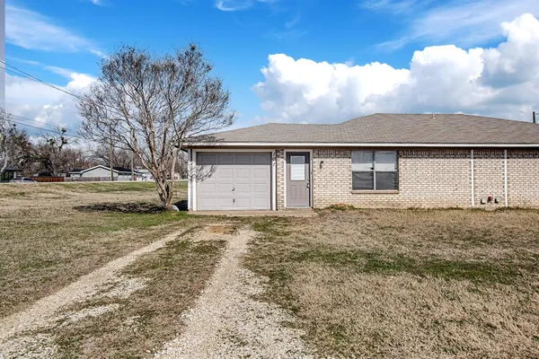 $1,395 | 101 Cedar Crest Street, Unit 101, Joshua, TX 76058