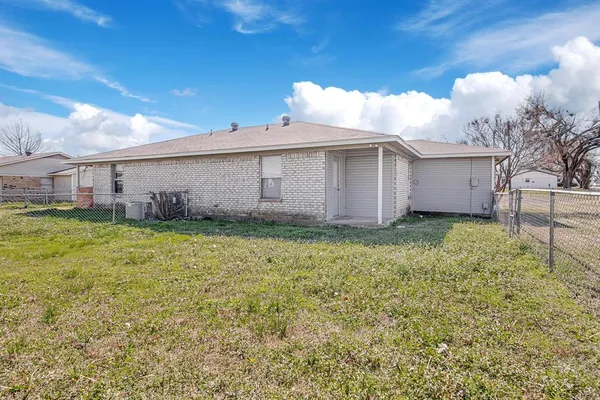 $1,395 | 101 Cedar Crest Street, Unit 101, Joshua, TX 76058