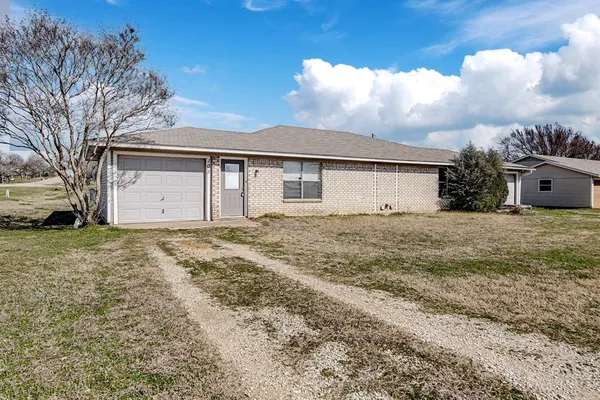 $1,395 | 101 Cedar Crest Street, Unit 101, Joshua, TX 76058