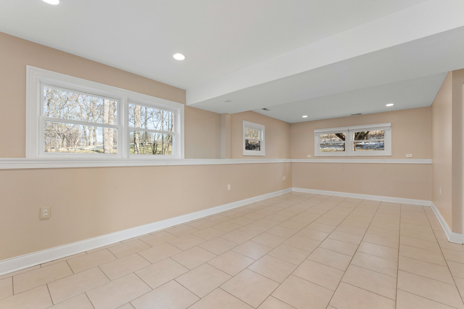 25 5n568 Il Rte Street St. Charles, IL 60174 - Photo 17 of 30 an empty room with windows