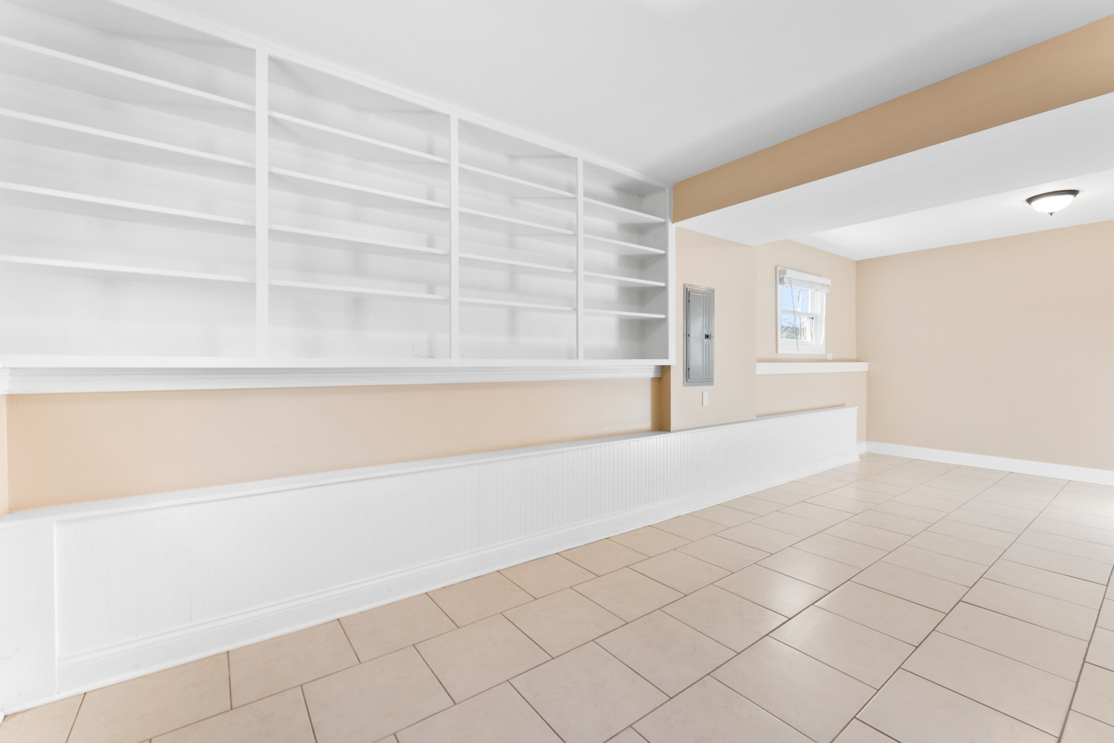 25 5n568 Il Rte Street St. Charles, IL 60174 - Photo 22 of 30 a spacious bathroom with a bathtub and a shower
