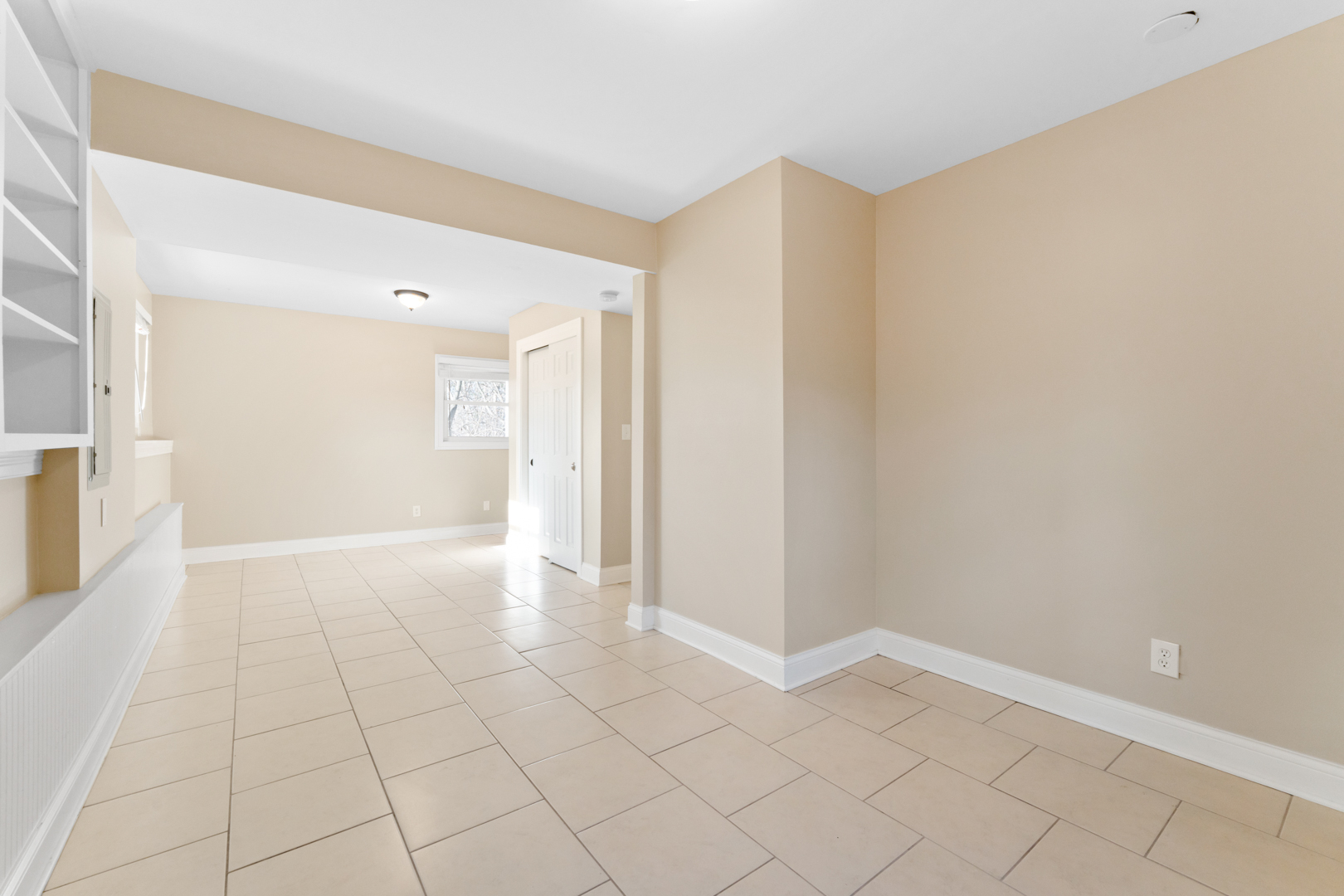 25 5n568 Il Rte Street St. Charles, IL 60174 - Photo 23 of 30 a view of an empty room and window