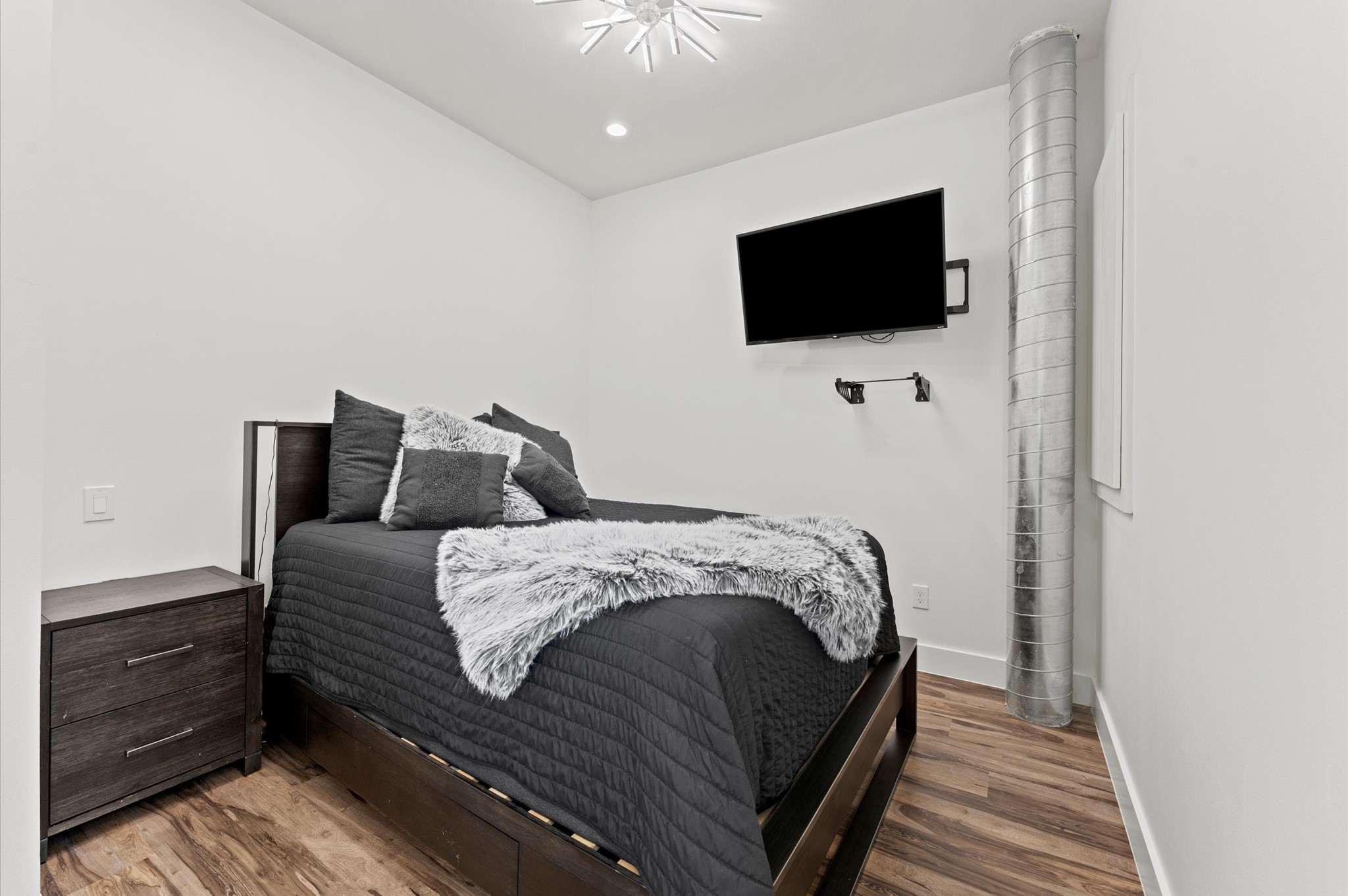 2743 Bobville Road Montgomery, TX 77316 - Photo 28 of 50 a bedroom with a bed and a flat screen tv