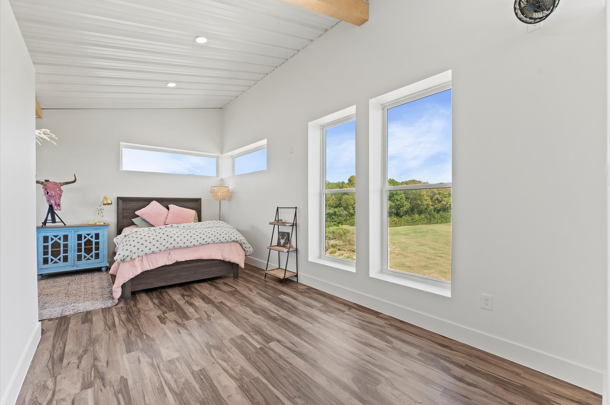 2743 Bobville Road Montgomery, TX 77316 - Photo 31 of 50 a bedroom with a bed and a window