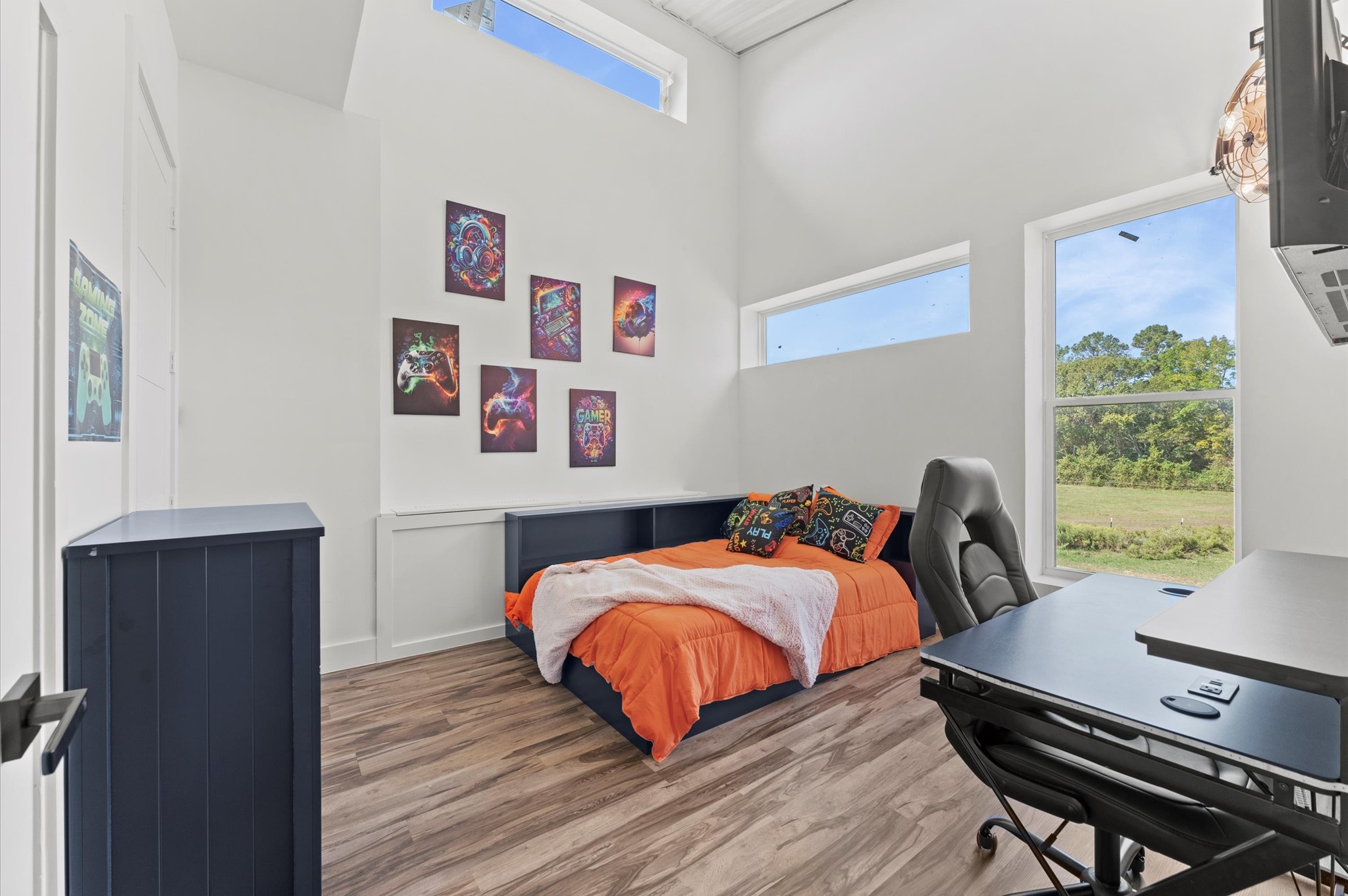 2743 Bobville Road Montgomery, TX 77316 - Photo 37 of 50 a bedroom with bed and a window