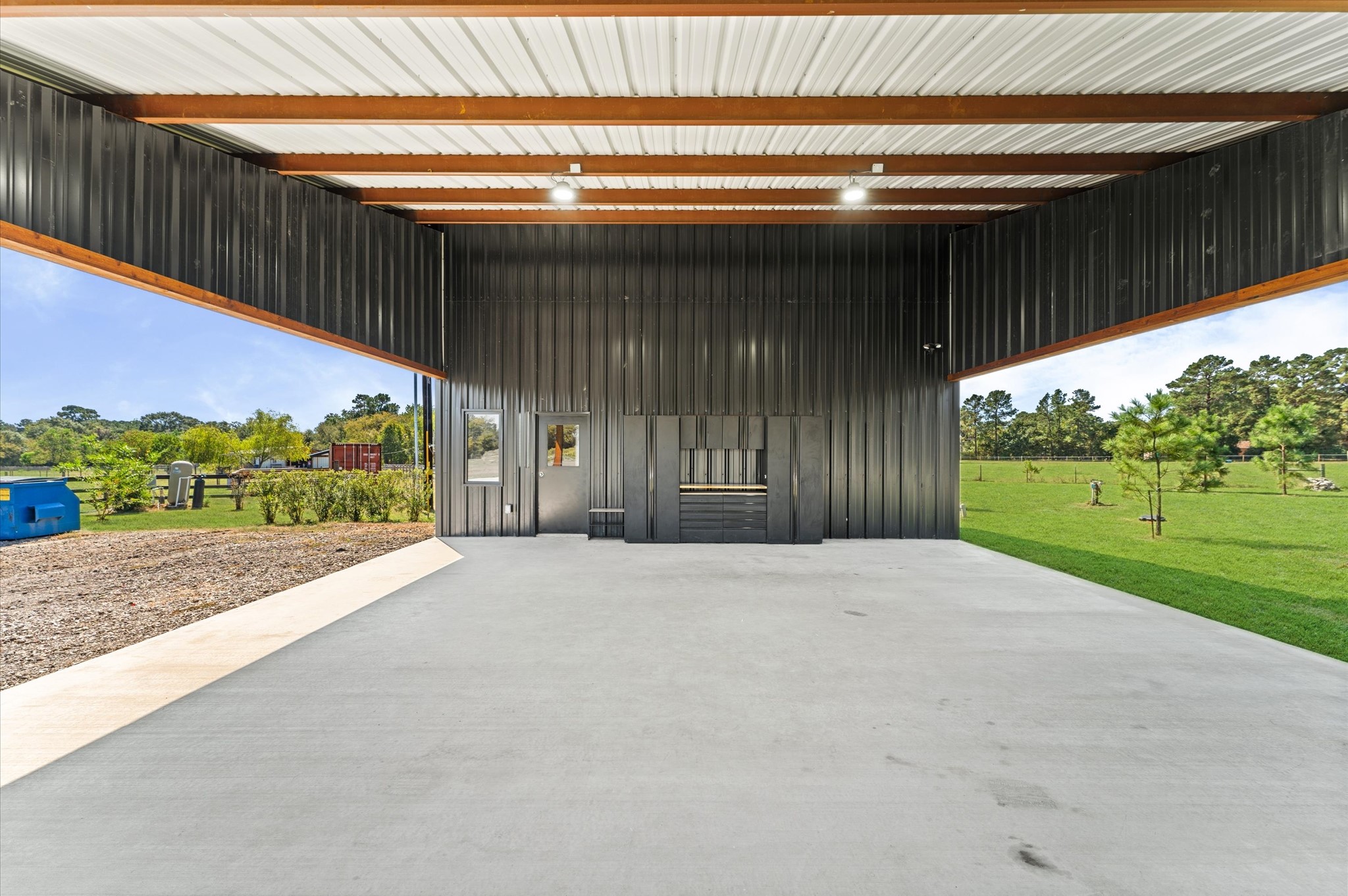 2743 Bobville Road Montgomery, TX 77316 - Photo 40 of 50 a view of a backyard of a house