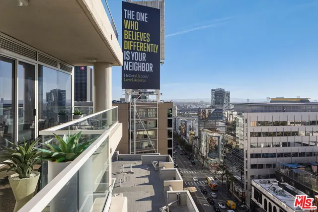 a picture of city view