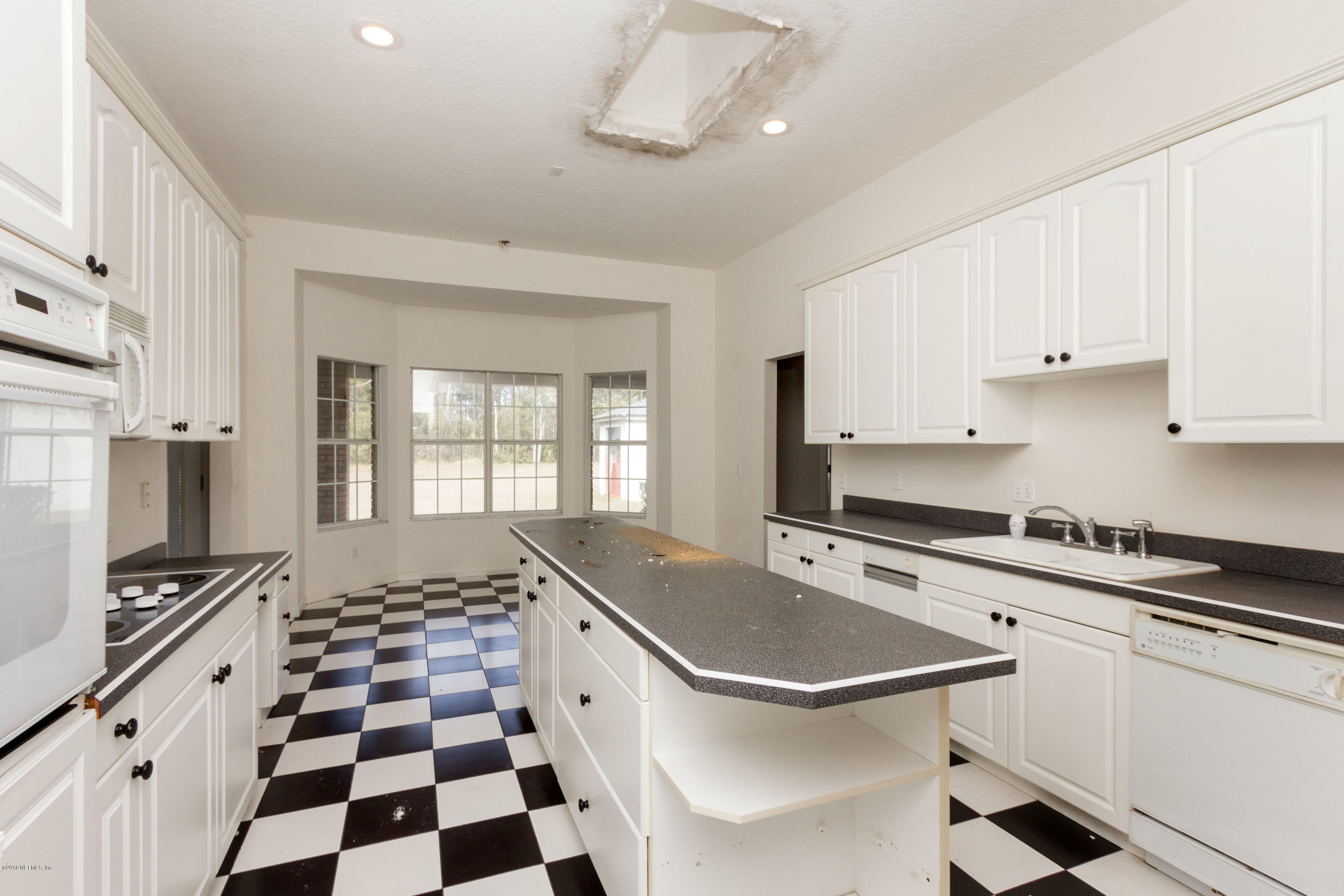 9151 Lockwood Road Jacksonville, FL 32220 - Photo 5 of 19 KITCHEN