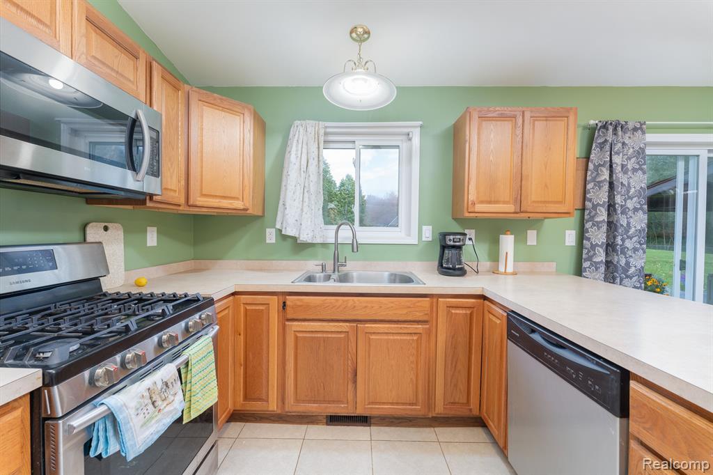 249 South Hughes Road Howell, MI 48843 - Photo 8 of 29