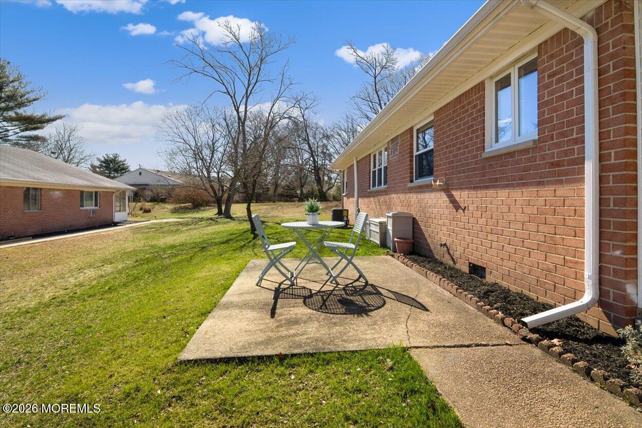 136 A Azalea Drive Whiting, NJ 08759 - Photo 6 of 55 37-31