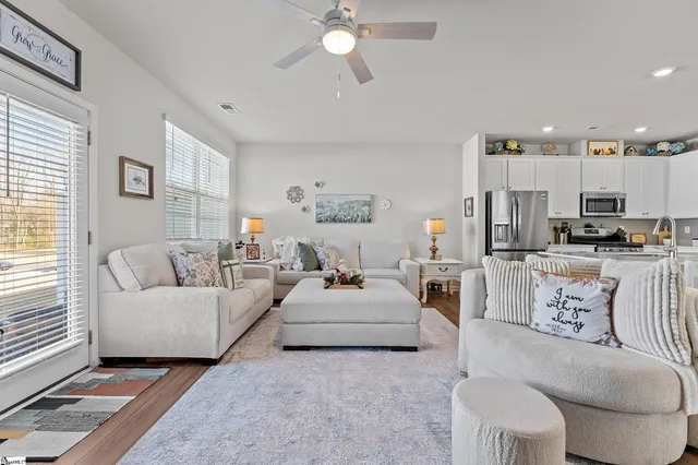 $254,900 | 6 Loebner Lane, Simpsonville, SC 29680