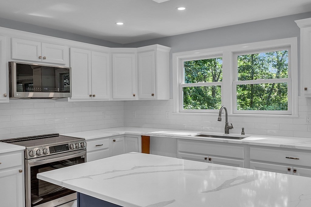 47 Englewood Road, Unit B Gloucester, MA 01930 - Photo 4 of 20 Gallery Image 4