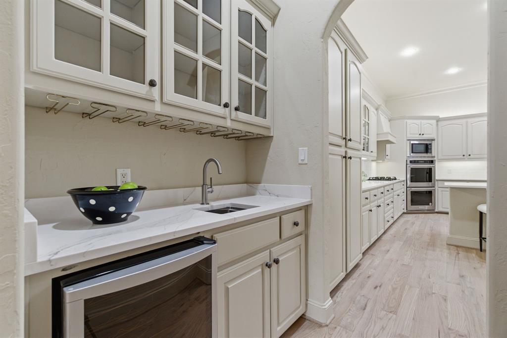30 Piazza Lane Colleyville, TX 76034 - Photo 9 of 39 Butlers party with wet bar, lots of storage