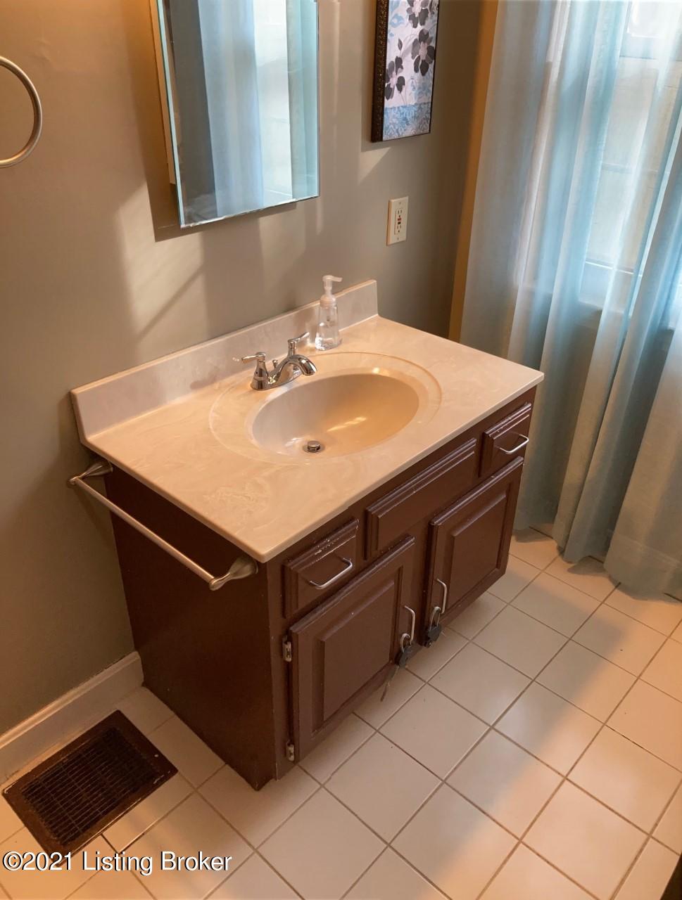 8512 Ferndale Road Louisville, KY 40291 - Photo 20 of 55 Full Bath 2