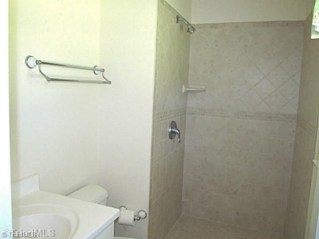 4303 Filmore Road Greensboro, NC 27409 - Photo 13 of 16 Master Bath/Spa.