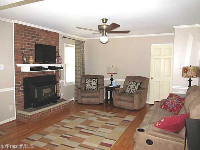 4303 Filmore Road Greensboro, NC 27409 - Photo 7 of 16 Den/Family/Great Room.