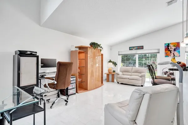 $600,000 | 6842 Dogwood Lane, Margate, FL 33063