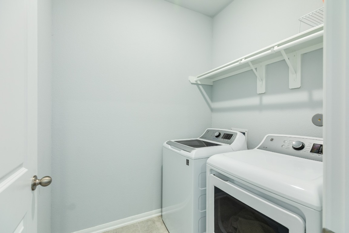 3640 Crosspointe Pass Angleton, TX 77515 - Photo 20 of 21 a utility room with dryer and washer