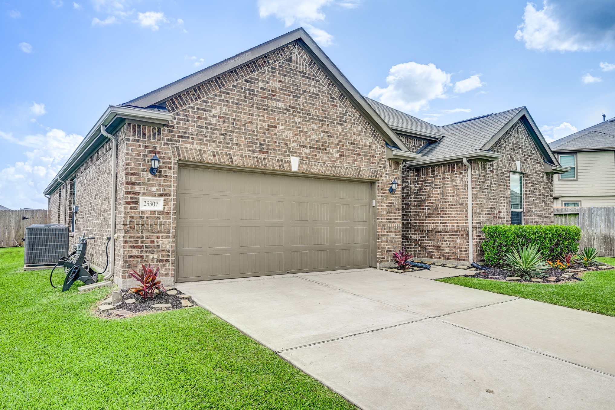 25307 Champion Ridge Court Katy, TX 77493 - Photo 3 of 48 Cul-de-sac