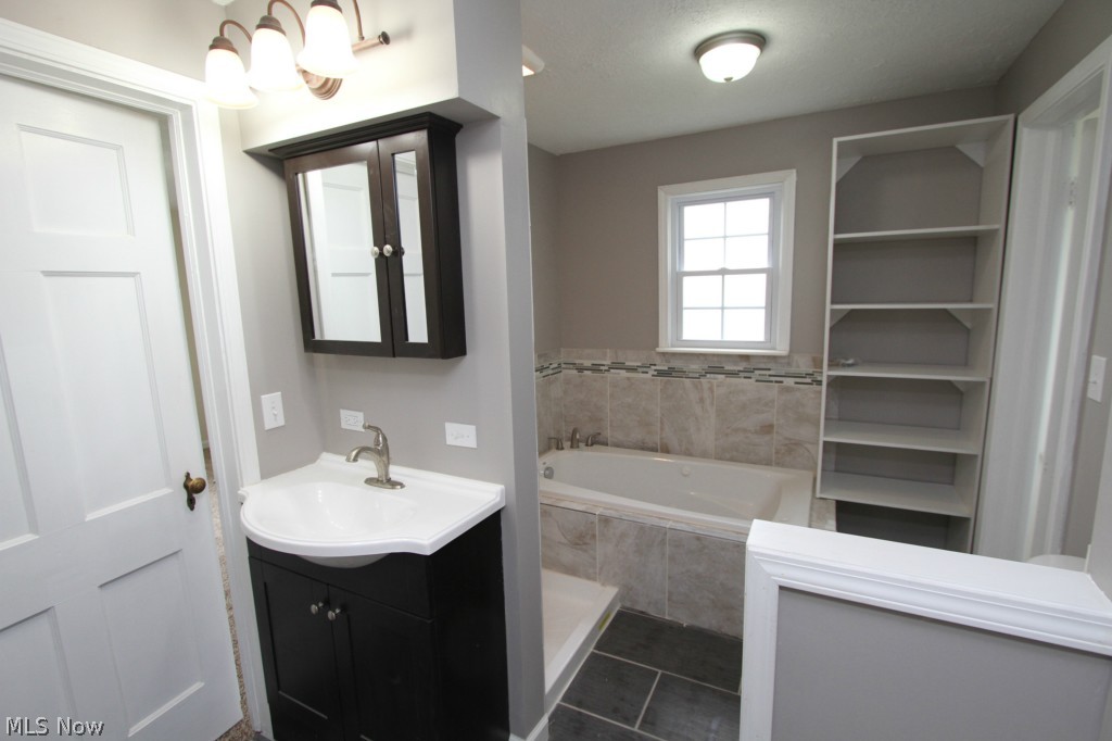 3666 Pennington Road Cleveland, OH 44120 - Photo 14 of 25 FULL BATHROOM