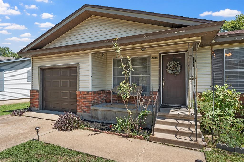 a front view of house with yard