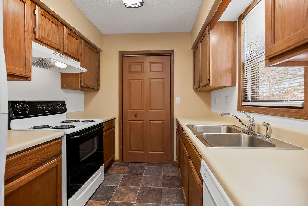 2606 Cherokee Road Harrisonville, MO 64701 - Photo 6 of 20