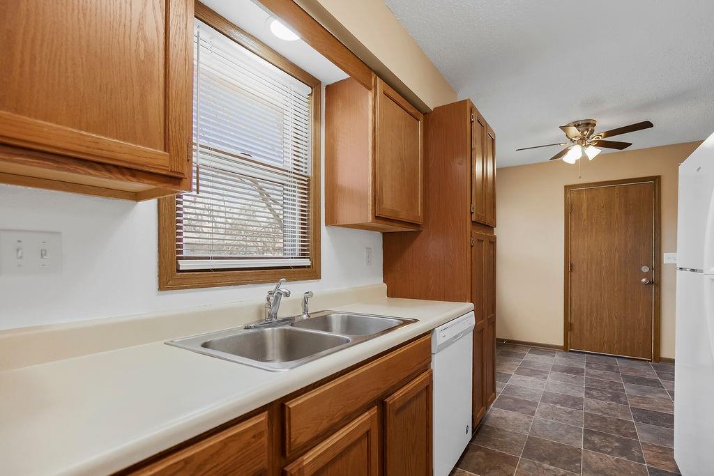 2606 Cherokee Road Harrisonville, MO 64701 - Photo 9 of 20