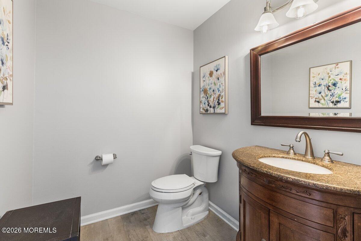 5 Ridge Hill Way Holmdel, NJ 07733 - Photo 13 of 43 first floor powder room