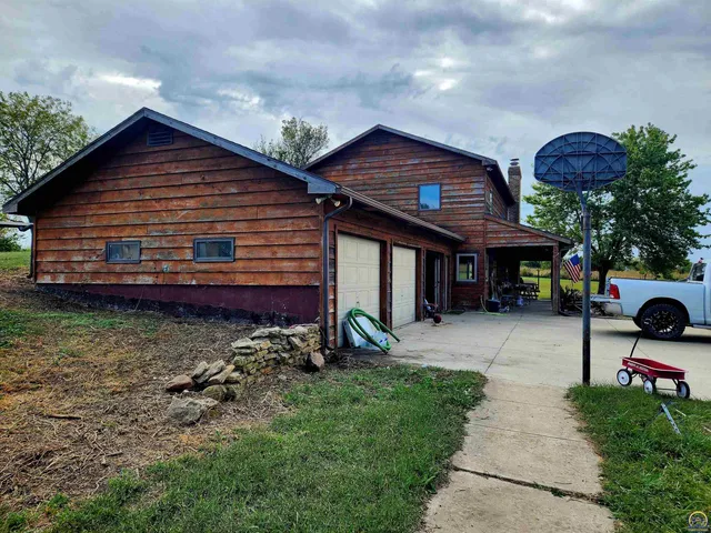 $415,000 | 10790 V4 Road, Hoyt, KS 66440