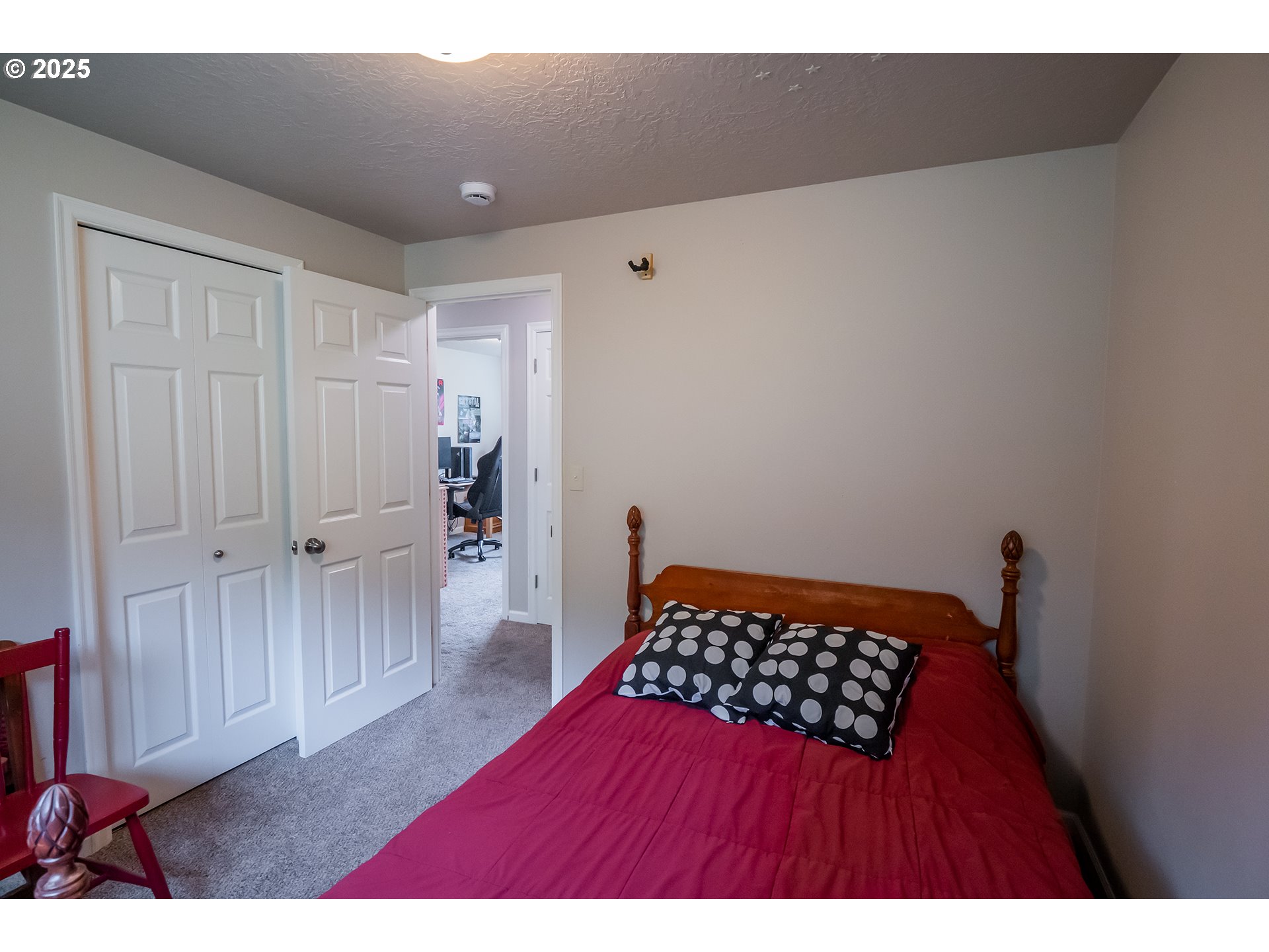 76377 Mosby Creek Road Cottage Grove, OR 97424 - Photo 20 of 48 a bedroom with a bed and a dresser