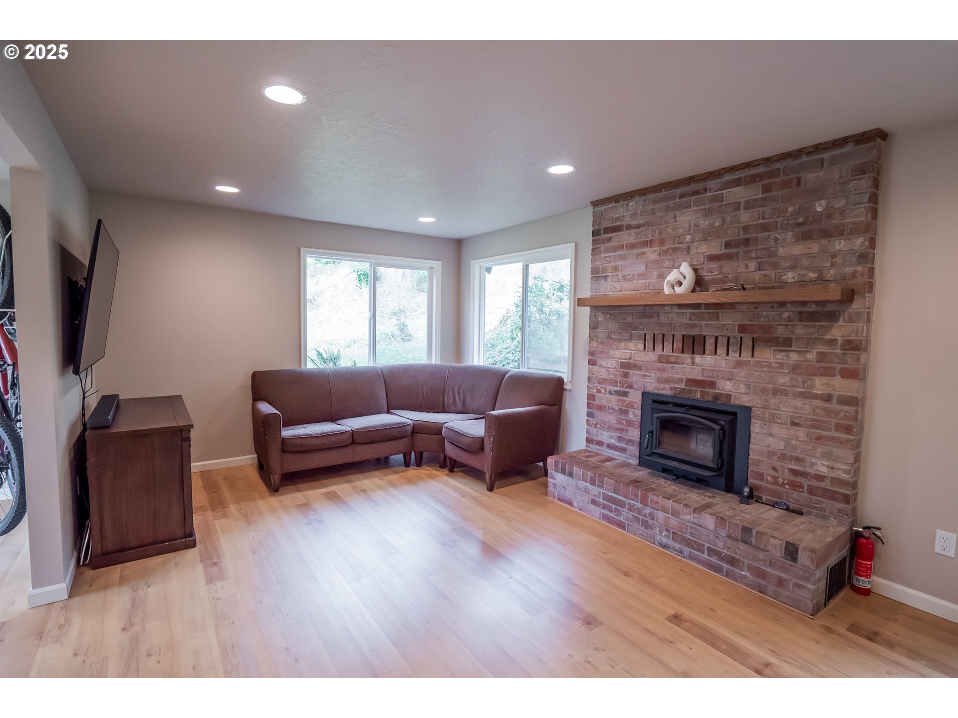 76377 Mosby Creek Road Cottage Grove, OR 97424 - Photo 2 of 48 a living room with furniture and a fireplace