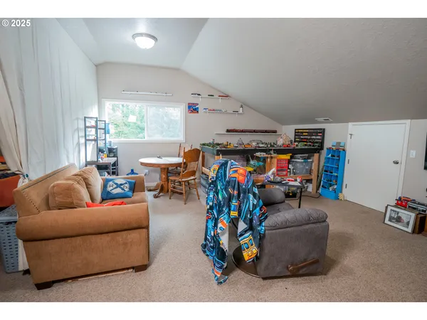 $795,000 | 76377 Mosby Creek Road, Cottage Grove, OR 97424