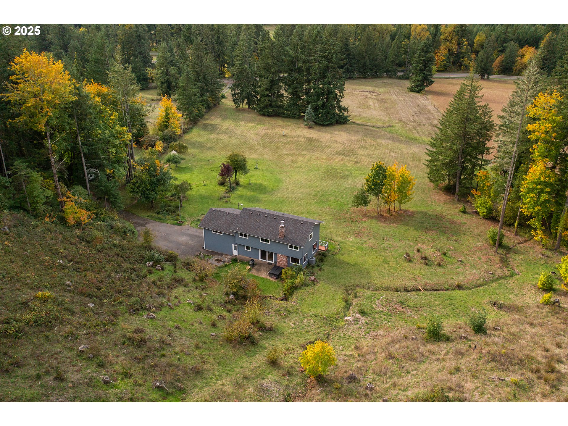 76377 Mosby Creek Road Cottage Grove, OR 97424 - Photo 43 of 48 a view of a lake with beach