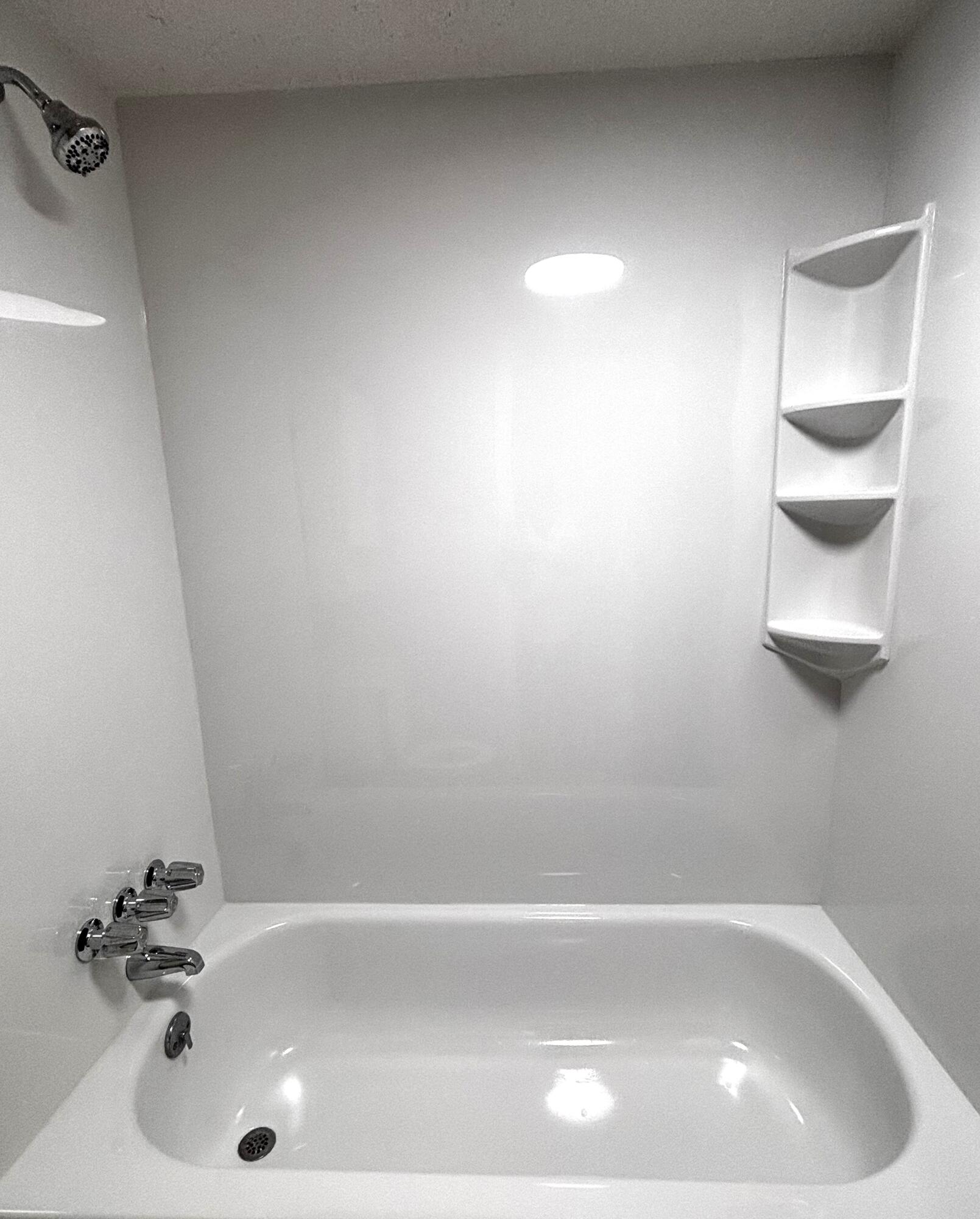 210 Pelham Road, Unit 209A Fort Walton Beach, FL 32547 - Photo 16 of 19 a bathroom with a bathtub