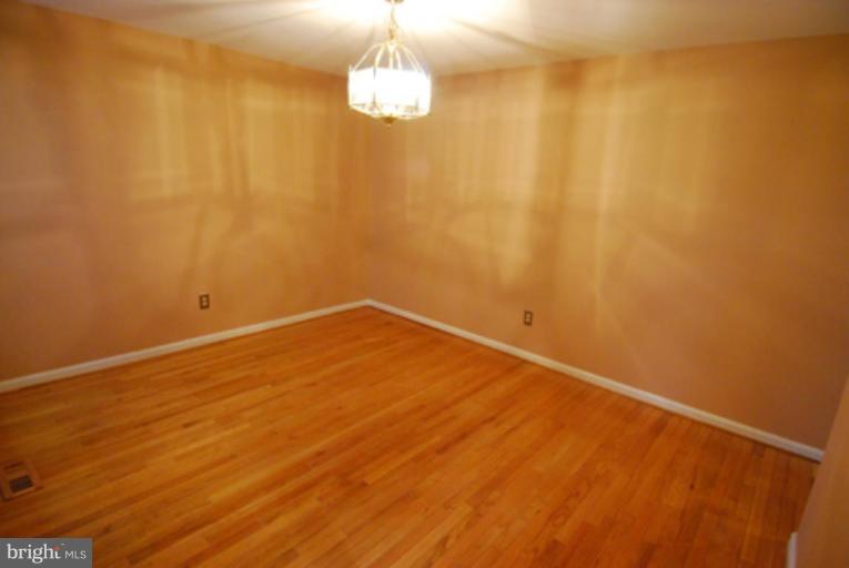 1556 Deer Point Way Reston, VA 20194 - Photo 8 of 30 Dining Room