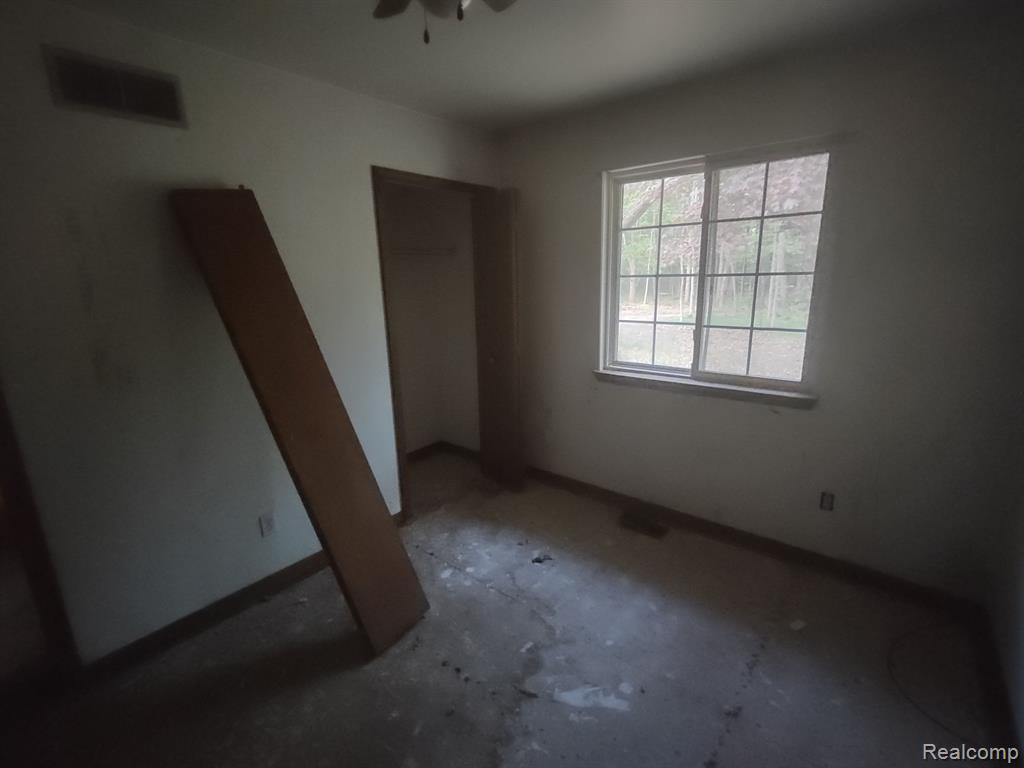 15056 South Duffield Road Byron, MI 48418 - Photo 17 of 23