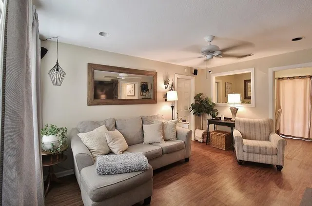 $1,895 | 911 East Lovers Lane, Arlington, TX 76010