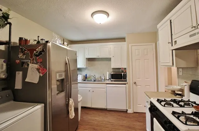 $1,895 | 911 East Lovers Lane, Arlington, TX 76010