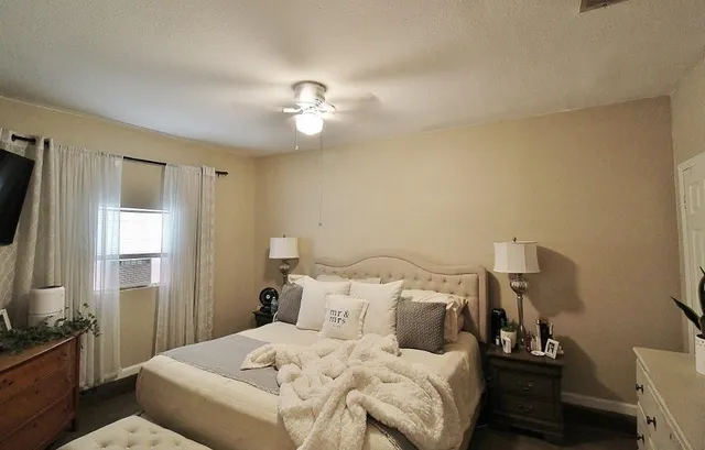 $1,895 | 911 East Lovers Lane, Arlington, TX 76010