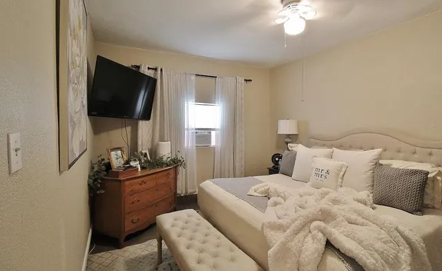 $1,895 | 911 East Lovers Lane, Arlington, TX 76010