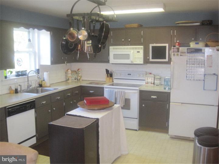 2895 Ridge Road Elverson, PA 19520 - Photo 2 of 15 Gallery Image 2