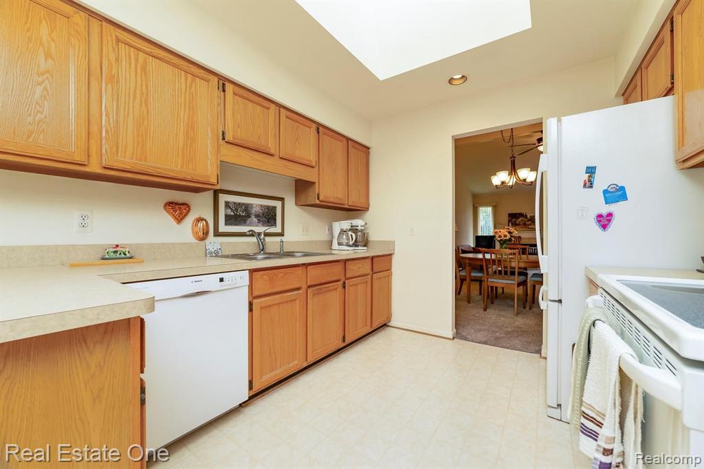 2126 London Bridge Drive Rochester Hills, MI 48307 - Photo 11 of 27